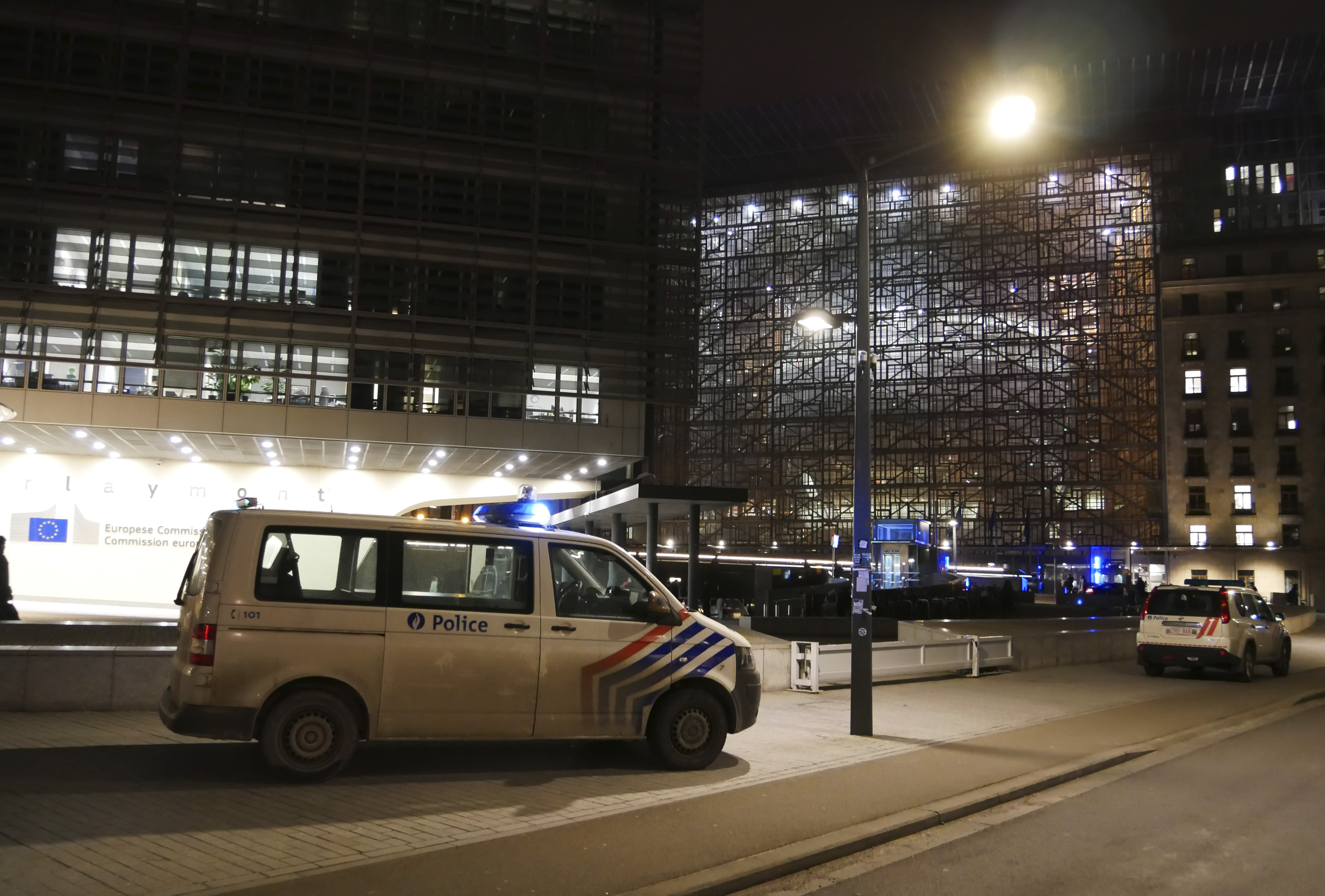 Brüssel - Drei Menschen bei Angriff mit Messer in U-Bahn-Station verletzt