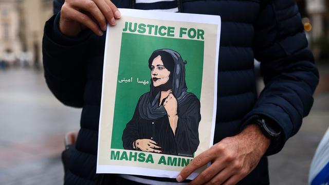 Eine Zeichnung der in iranischem Polizeigewahrsam verstorbenen Mahsa Amini