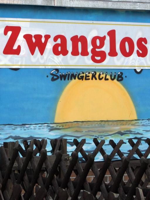 "Zwanglos II" Schild am Swingerclub in Berlin-Schöneberg, 2006, 