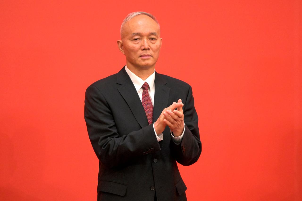 Cai Qi von der Kommunistischen Partei Chinas klatscht. Cai Qi von der Kommunistischen Partei Chinas klatscht.