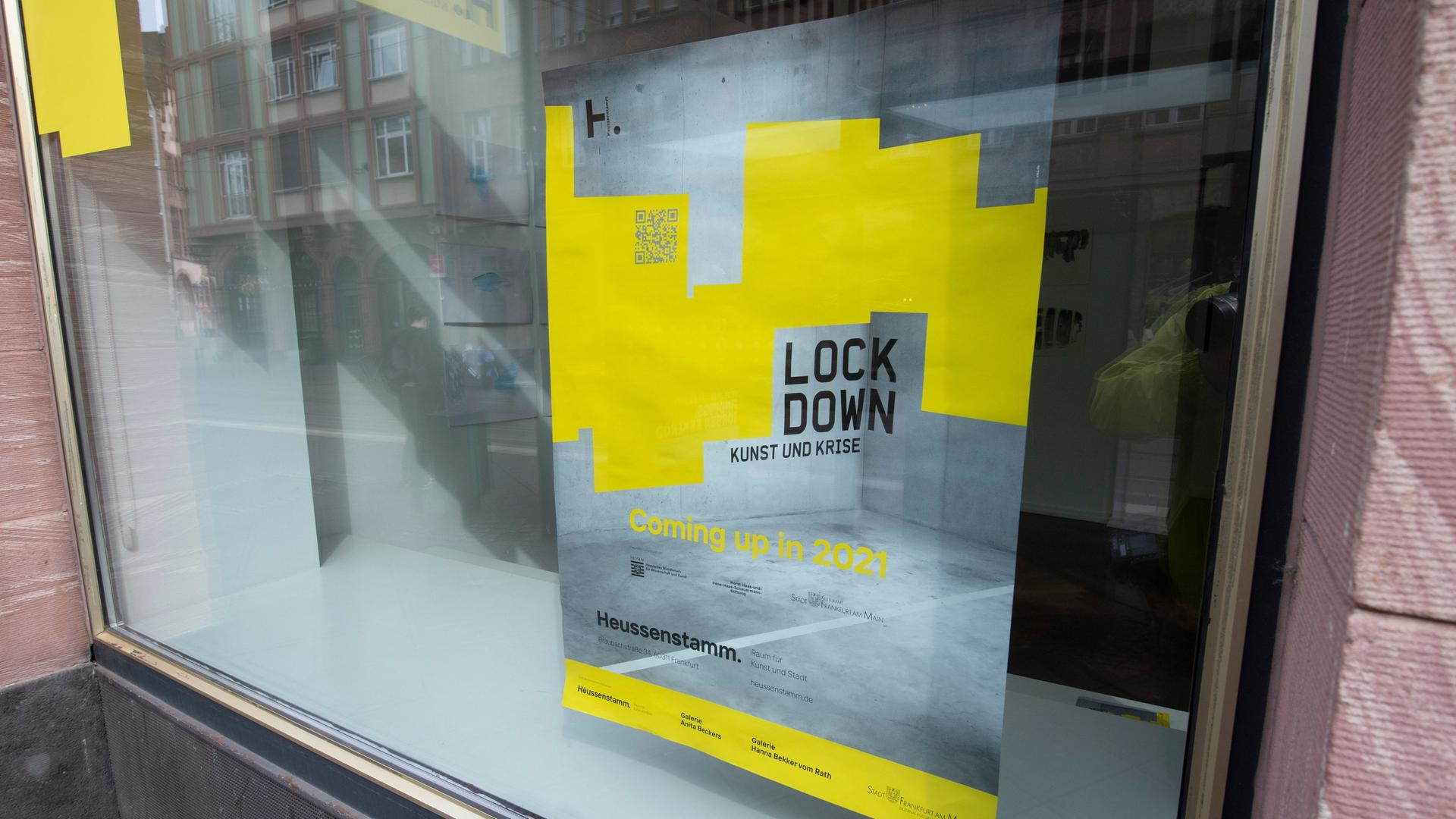 Werbeschriftzug ,,Lockdown" am Schaufenster einer Galerie in der Frankfurter Innenstadt. Werbeschriftzug ,,Lockdown" am Schaufenster einer Galerie in der Frankfurter Innenstadt.