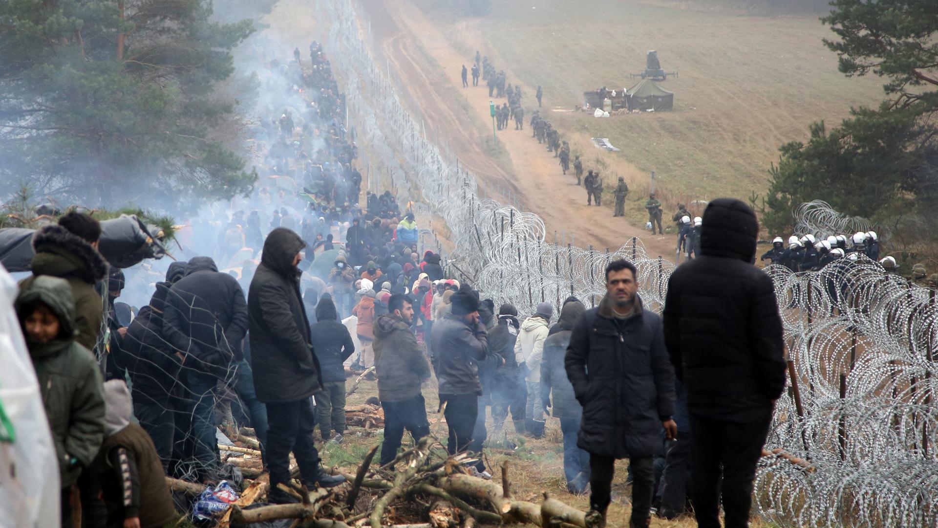Flüchtlinge an der Grenze zwischen Polen und Belarus Flüchtlinge an der Grenze zwischen Polen und Belarus