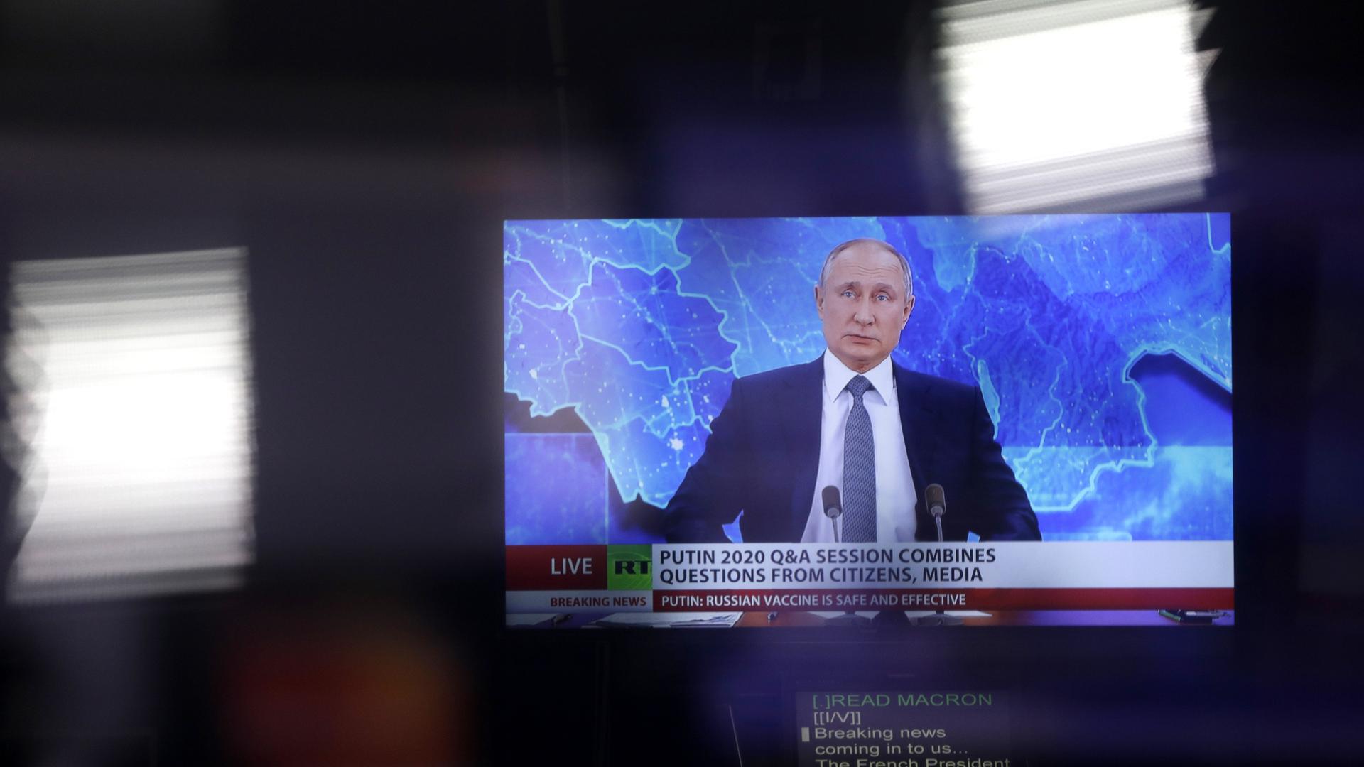 Der russische Präsident Putin in einer Sendung des Senders "Russia Today" Der russische Präsident Putin in einer Sendung des Senders "Russia Today"