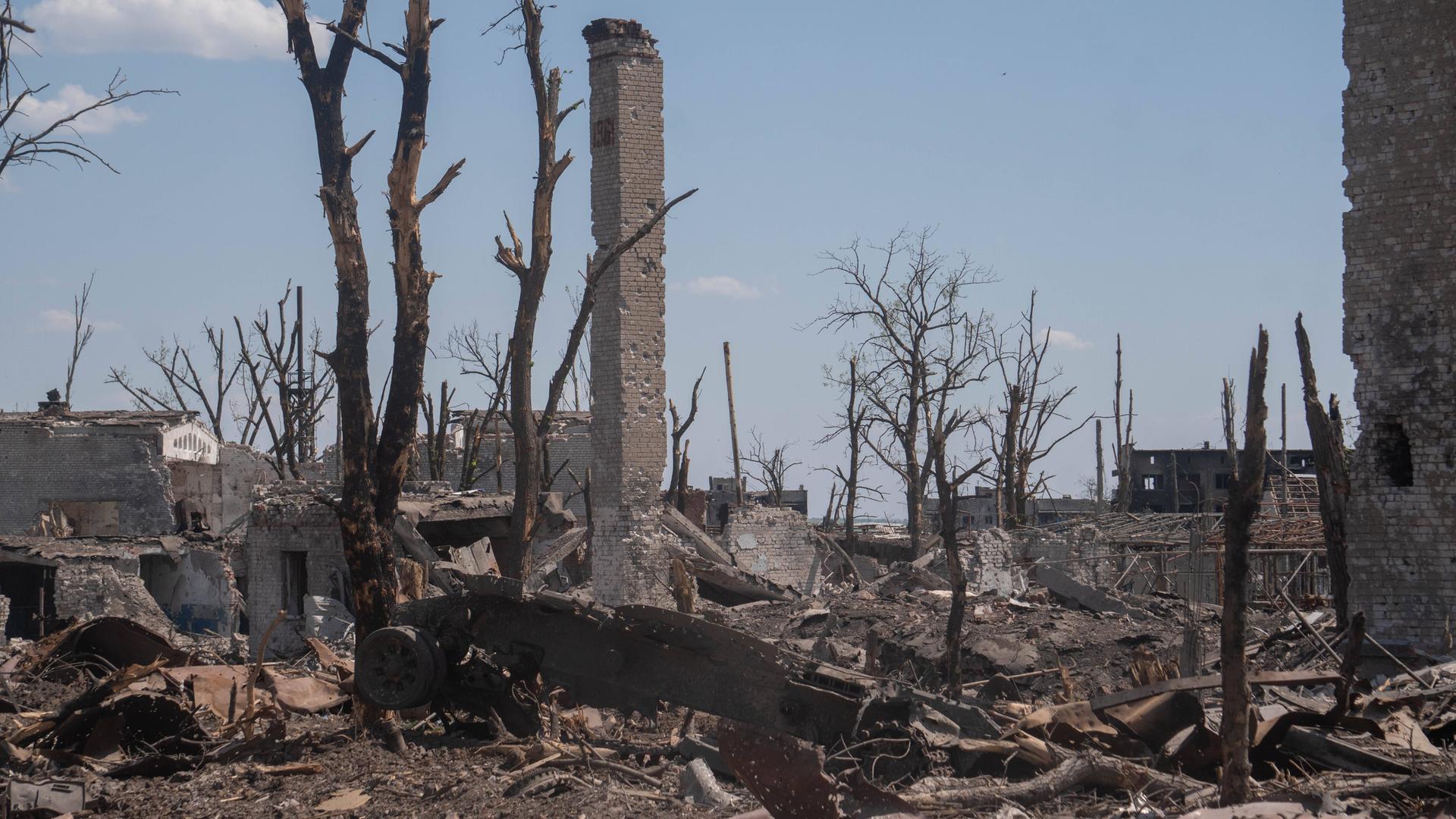 Ein Blick über das völlig zerstörte Bachmut im Osten der Ukraine Ein Blick über das völlig zerstörte Bachmut im Osten der Ukraine