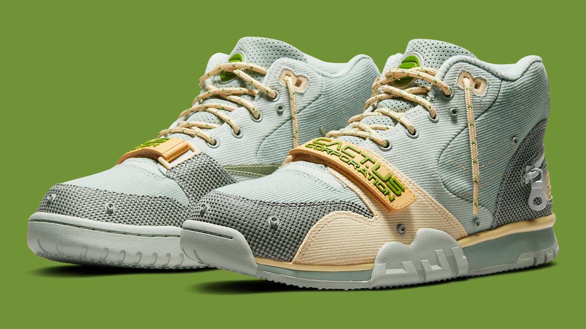 Der " Nike Air Trainer 1" von Travis Scott. Ein Turnschuh mit Reißverschluss an der Ferse und einer Schnalle über dem Spann. Der " Nike Air Trainer 1" von Travis Scott. Ein Turnschuh mit Reißverschluss an der Ferse und einer Schnalle über dem Spann.