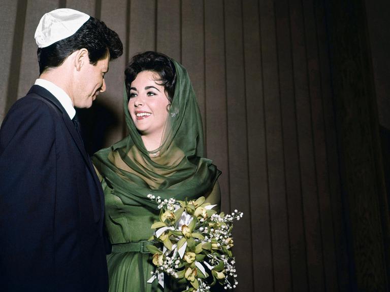 Eddie Fisher und Elizabeth Taylor bei ihrer Hochzeit