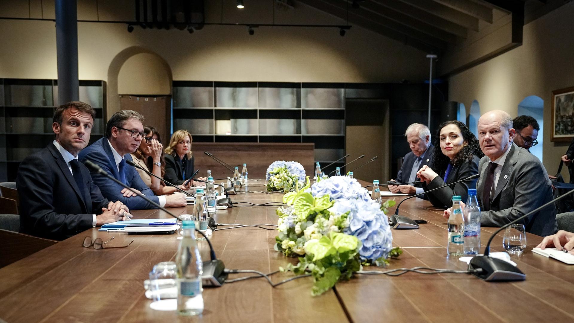 Kosovo-Konflikt - Informelles Vierer-Treffen: Scholz und Macron sprechen mit Vucic und Osmani