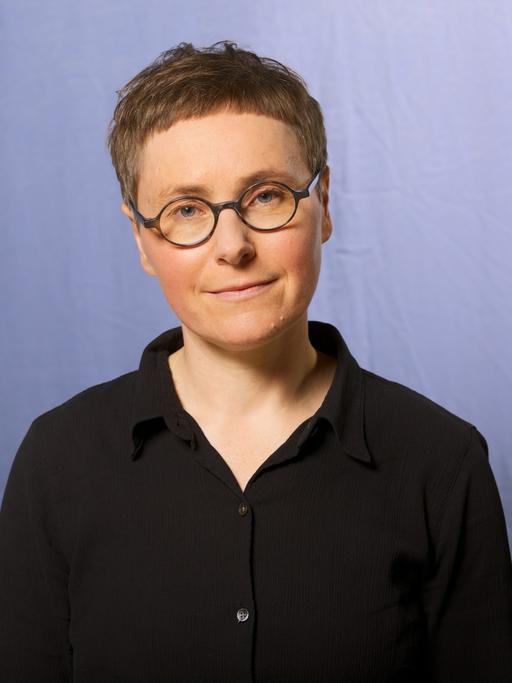 Porträt der deutschen Autorin und Kulturwissenschaftlerin Angela Steidele, 2015.