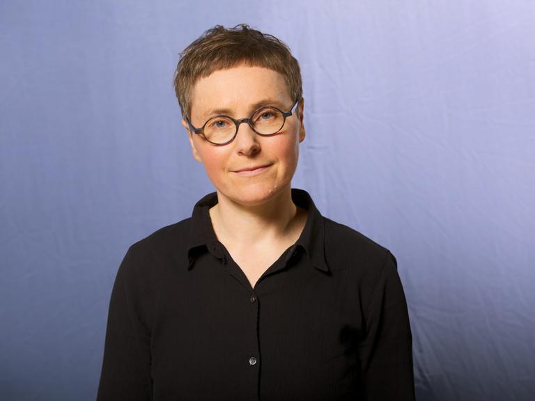 Porträt der deutschen Autorin und Kulturwissenschaftlerin Angela Steidele, 2015.