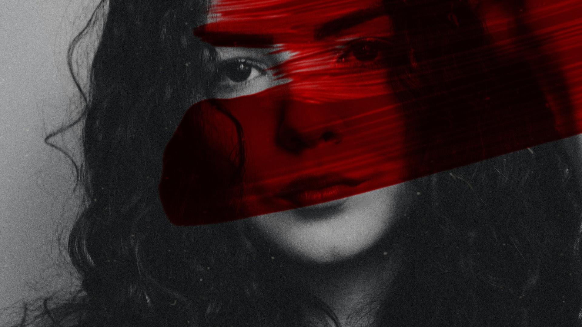 Eine Frau mit dunklen Locken. Quer über das Bild geht ein roter Streifen Farbe. Eine Frau mit dunklen Locken. Quer über das Bild geht ein roter Streifen Farbe.