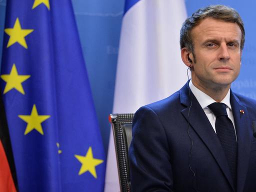 Frankreichs Präsident Emmanuel Macron bei einer Pressekonferenz in Brüssel im Dezember 2021
