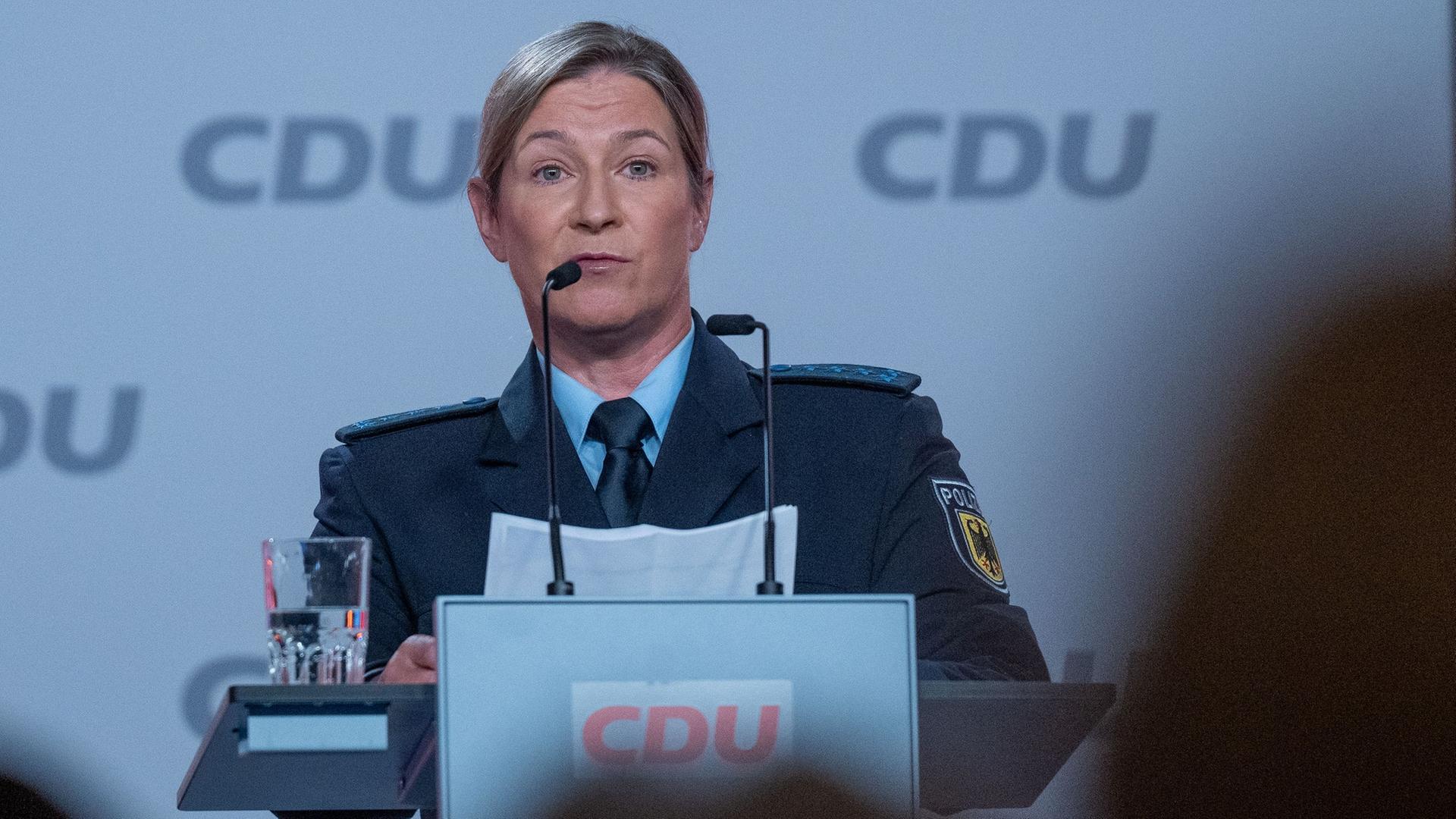 Neutralitätspflicht - Bundespolizei Prüft Auftritt Von Claudia ...