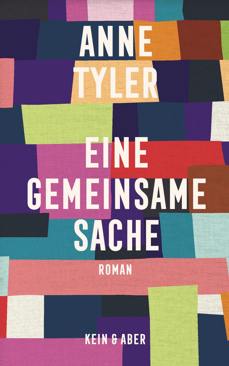 Das Cover des Buchs „Eine gemeinsame Sache“ von Anne Tyler zeigt den Buchtitel auf bunten eckigen Farbflächen.
Das Cover des Buchs „Eine gemeinsame Sache“ von Anne Tyler zeigt den Buchtitel auf bunten eckigen Farbflächen.