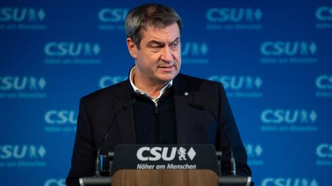 Markus Söder, CSU-Vorsitzender und Ministerpräsident von Bayern, gibt in der Parteizentrale nach einer Sitzung des CSU-Vorstands eine Pressekonferenz.