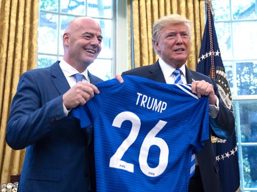 FIFA-Präsident Gianni Infantino und US-Präsident Donald Trump 2018 im Weißen Haus.