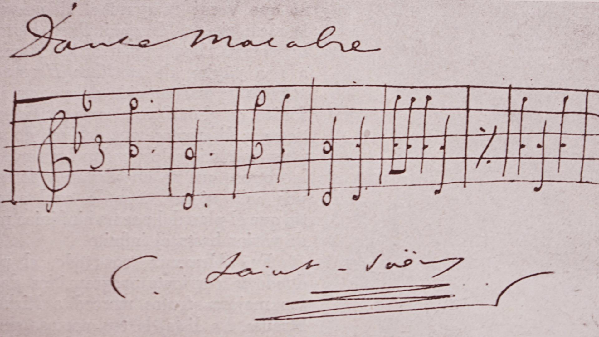 Handschriftlich notierte Noten, mit dem Titel "Danse macabre", aufgeschrieben vom französischen Komponisten Camille Saint-Saëns.