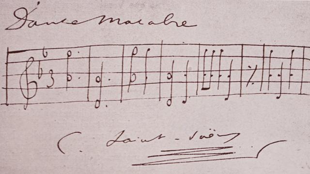 Handschriftlich notierte Noten, mit dem Titel "Danse macabre", aufgeschrieben vom französischen Komponisten Camille Saint-Saëns.