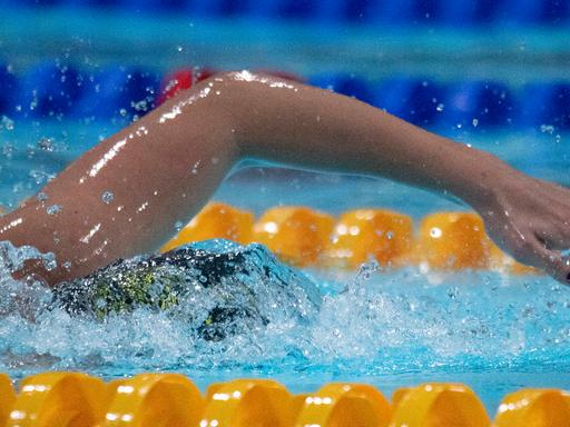 Schwimmerin beim Weltcup in Lausanne