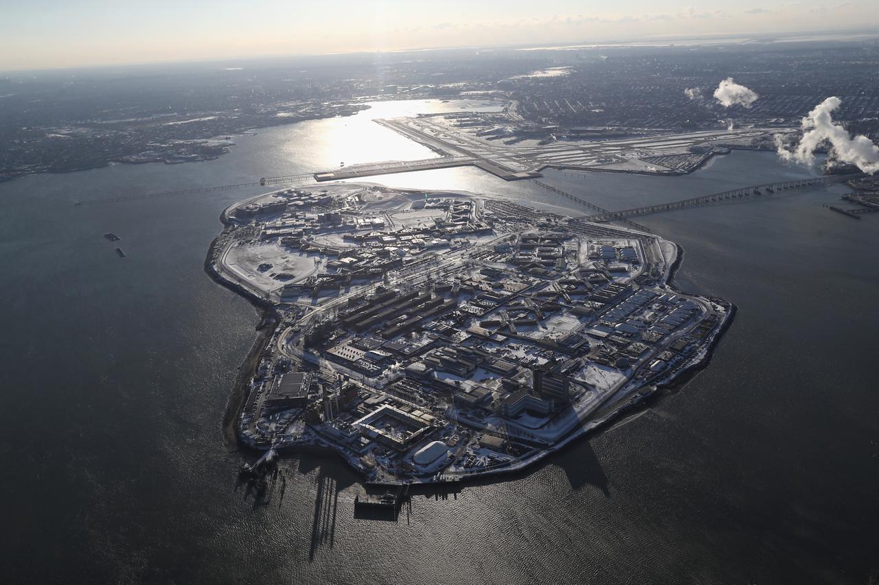 Rikers Island, der Gefängniskomplex in New York City, in einer Luftaufnahme. Rikers Island, der Gefängniskomplex in New York City, in einer Luftaufnahme.