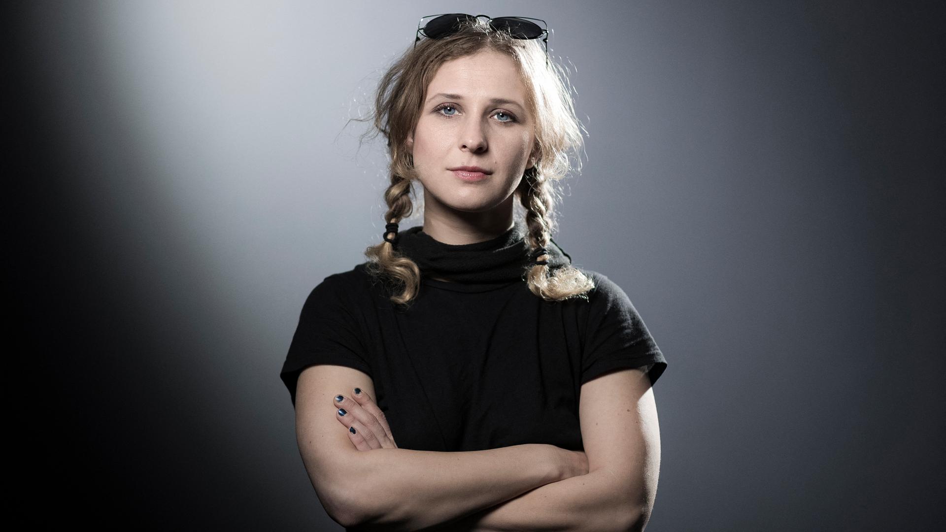 Porträt der russischen Aktivistin und Musikerin bei 'Pussy Riot', Maria Aljechina. Paris, 2017.