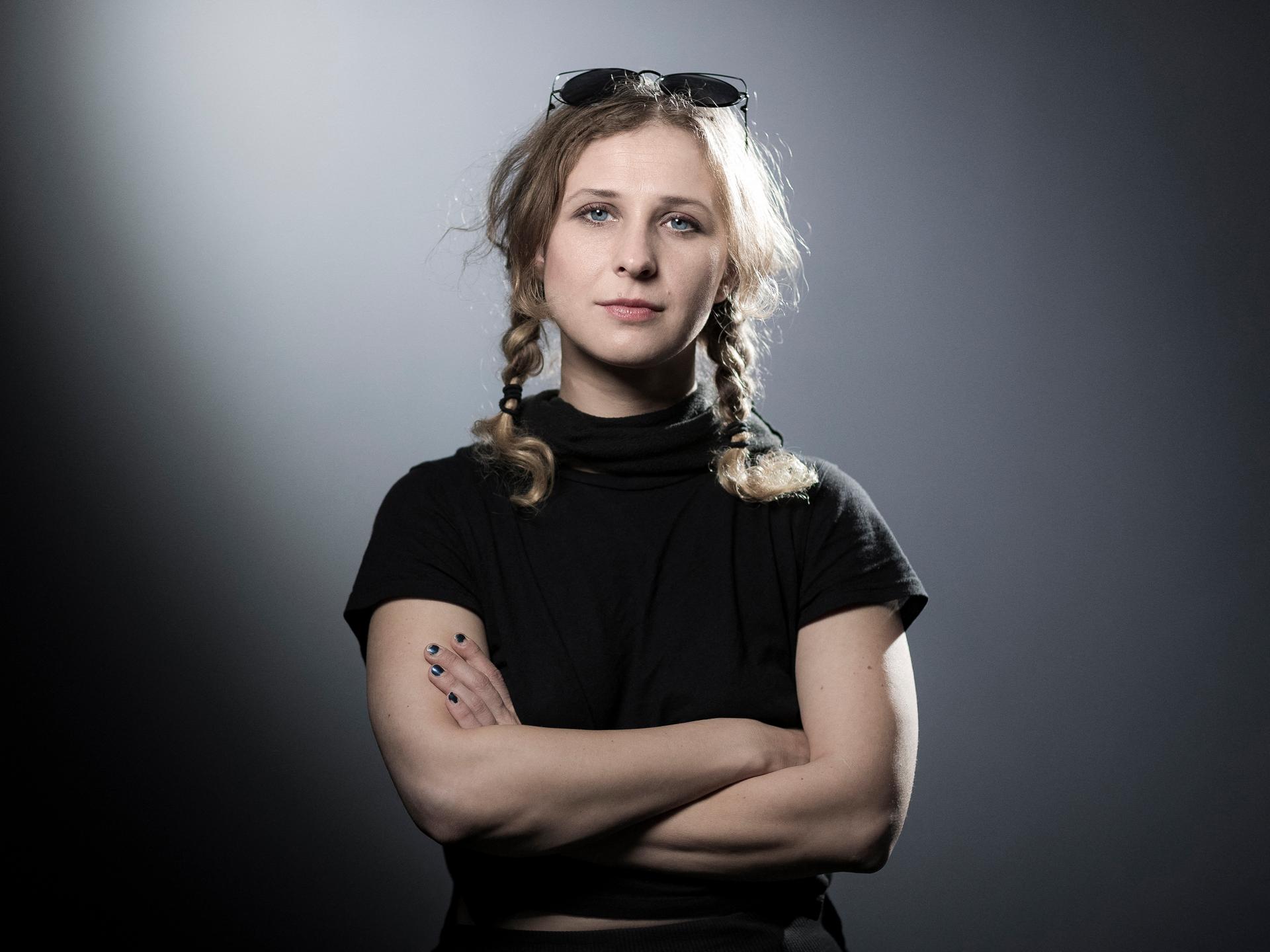Porträt der russischen Aktivistin und Musikerin bei 'Pussy Riot', Maria Aljechina. Paris, 2017. Porträt der russischen Aktivistin und Musikerin bei 'Pussy Riot', Maria Aljechina. Paris, 2017.