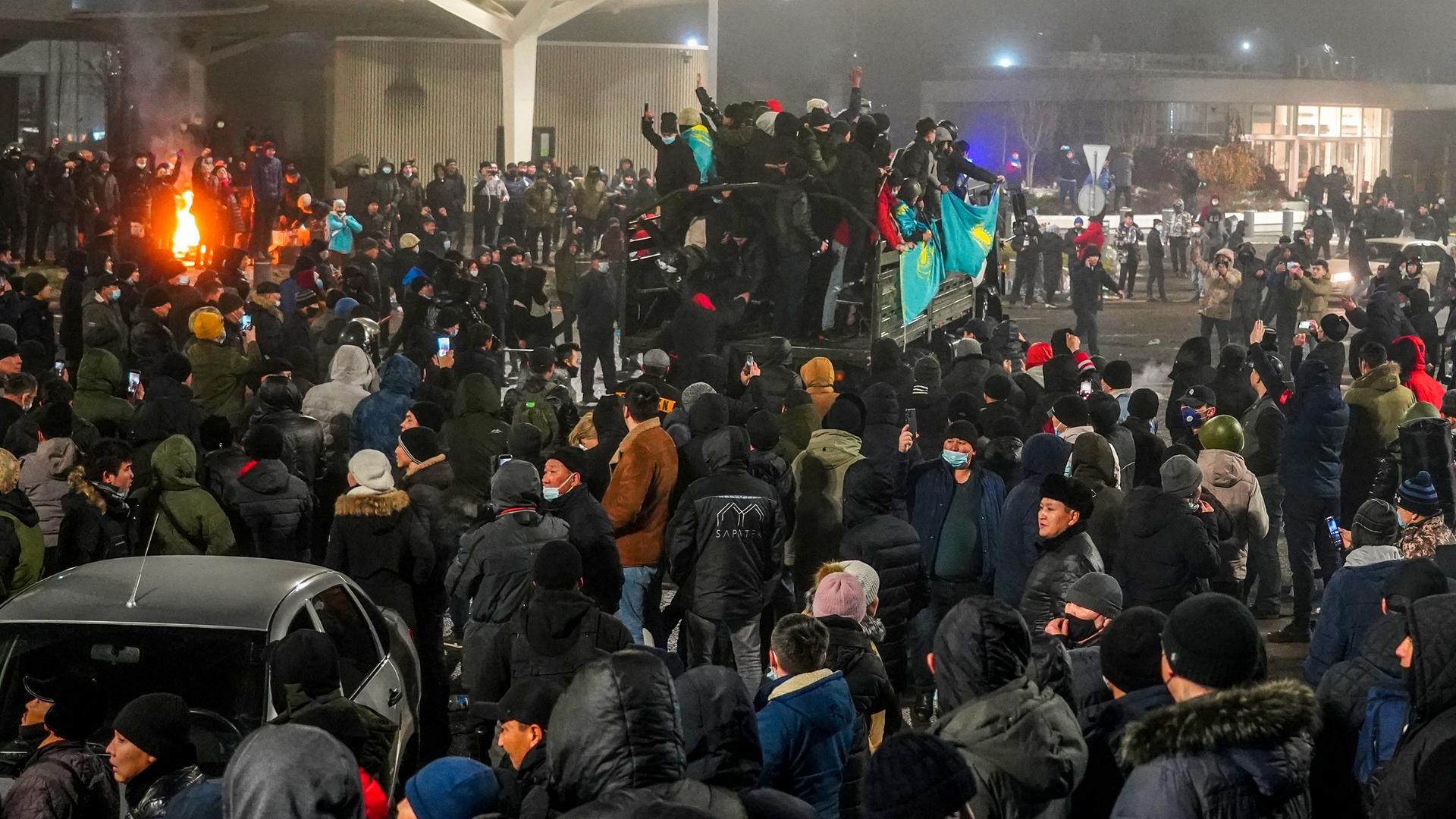 Demonstranten in der kasachischen Stadt Almaty 
 (Photo by  / AFP)