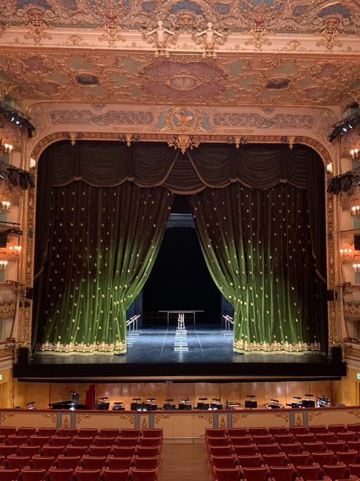 Der Bühnensaal der Oper von Venedig (La Fenice). 