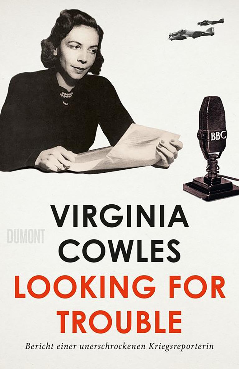 Das Cover des Buches "Looking for Trouble" von Virginia Cowles zeigt eine dunkelhaarige Frau vor einem Mikrofon der BBC