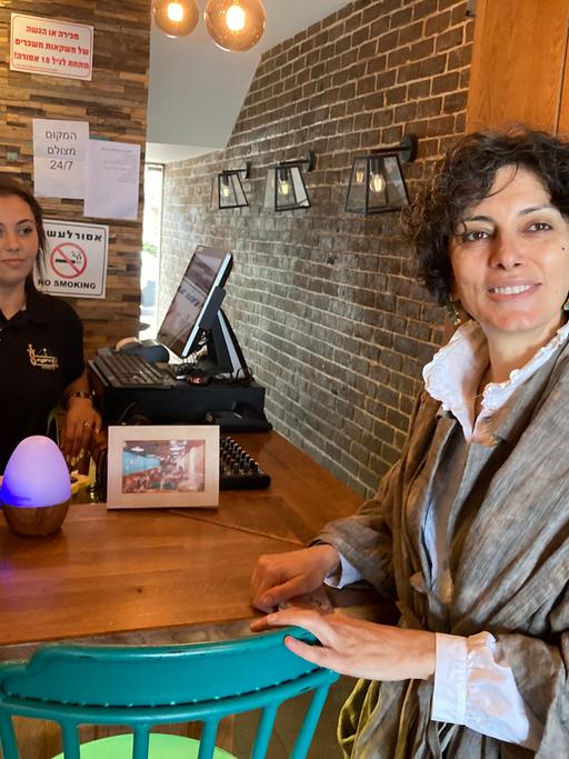 Die Palästinenserin Rula Deep betreibt eines der bekantesten Restaurants in Haifa.