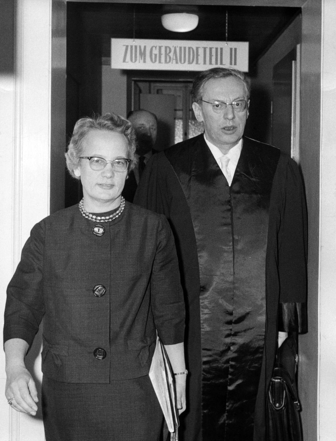 Ministerialrätin Waltraut Rupp-von Brünneck 1961. Ministerialrätin Waltraut Rupp-von Brünneck 1961.