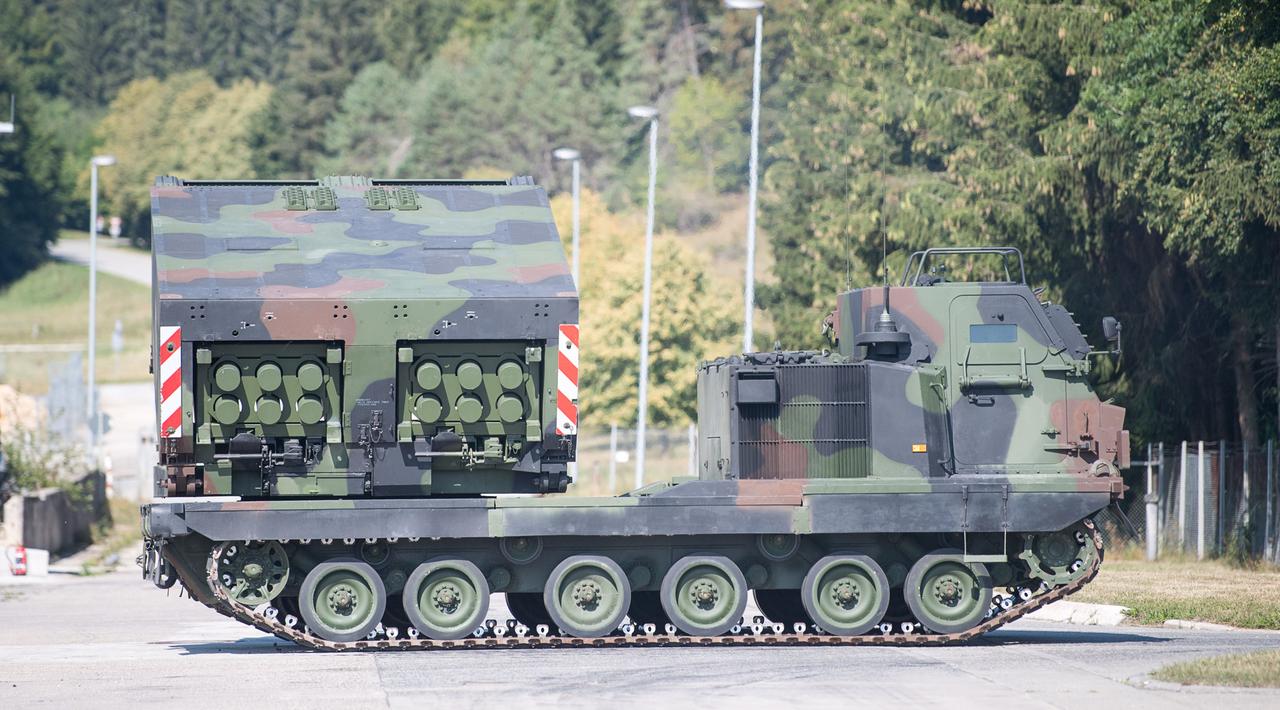 Ein Raketenwerfer MARS II. Er kann bis zu 12 Raketen verschiedenen Typs in einer Minute abfeuern und hat eine Reichweite von 16 bis zu 85 Kilometern. Ein Raketenwerfer MARS II. Er kann bis zu 12 Raketen verschiedenen Typs in einer Minute abfeuern und hat eine Reichweite von 16 bis zu 85 Kilometern.
