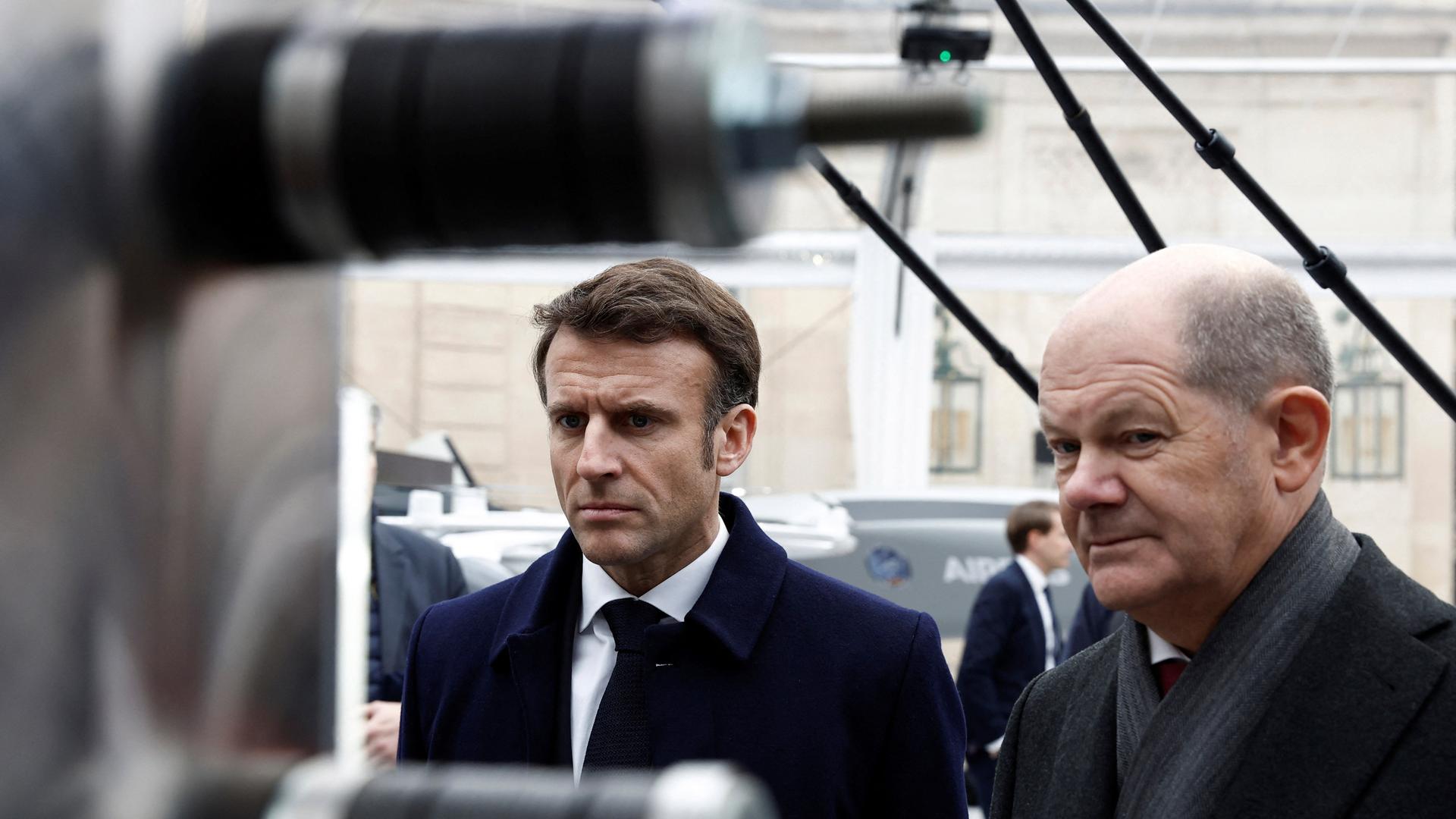 Frankreichs Präsident Emmanuel Macron und Bundeskanzler Olaf Scholz (r) Frankreichs Präsident Emmanuel Macron und Bundeskanzler Olaf Scholz (r)