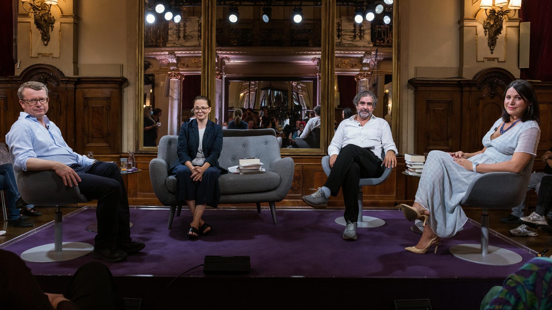 Von links: Adam Soboczynski, Thea Dorn, Deniz Yücel und Vea Kaiser Von links: Adam Soboczynski, Thea Dorn, Deniz Yücel und Vea Kaiser