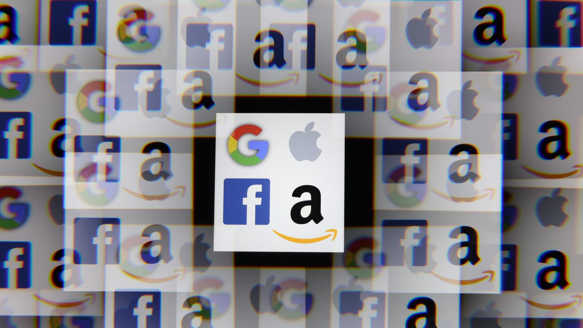 Logos von Google , Facebook, Amazon und Apple. Logos von Google , Facebook, Amazon und Apple.