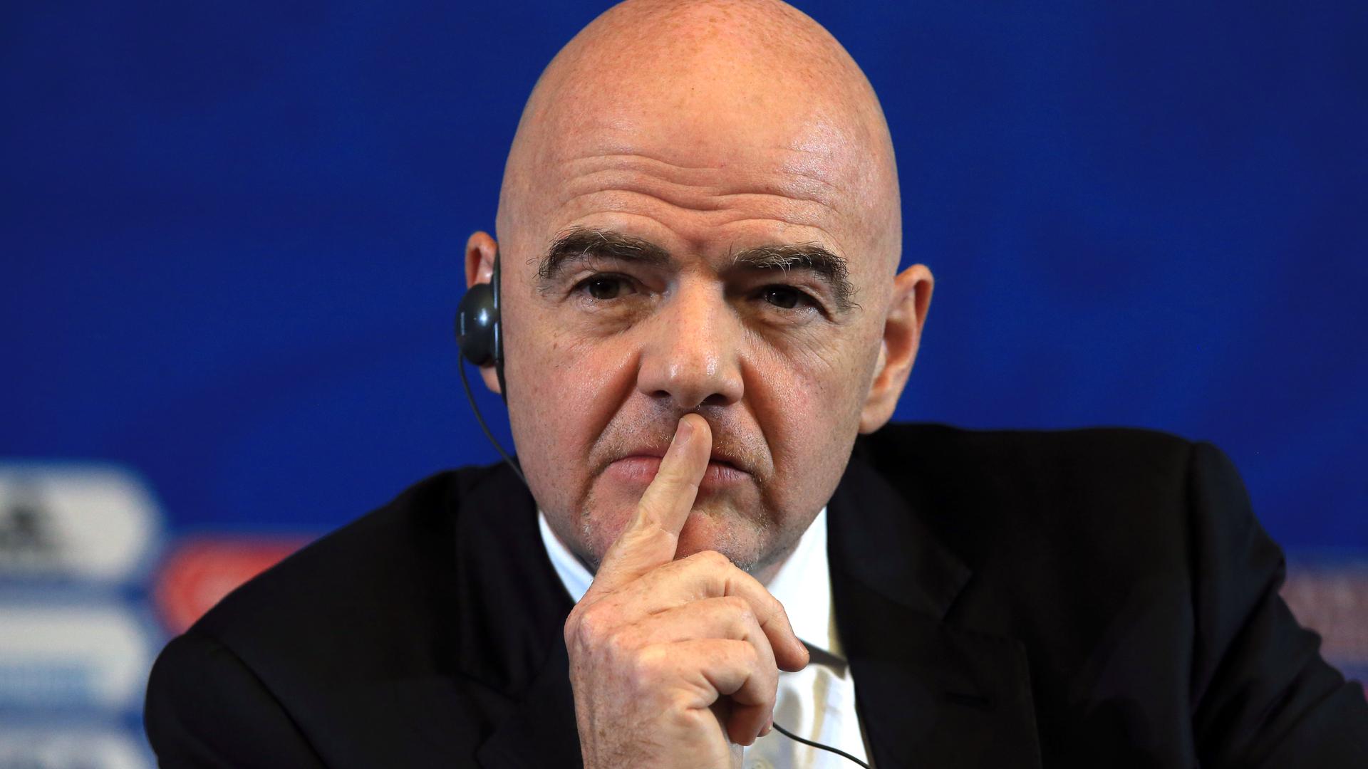 FIFA-Präsident Gianni Infantino hofft, dass Geld das Problem löst. FIFA-Präsident Gianni Infantino hofft, dass Geld das Problem löst.