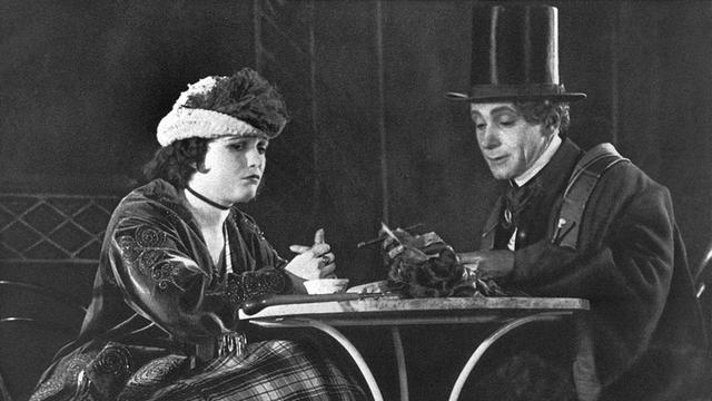 Pola Negri und Alfred Abel in einer Szene des Films "Die Flamme" von Ernst Lubitsch. Es war LubitschÃ letzter in Deutschland gedrehter Film, bevor er 1923 nach Hollywood ging.