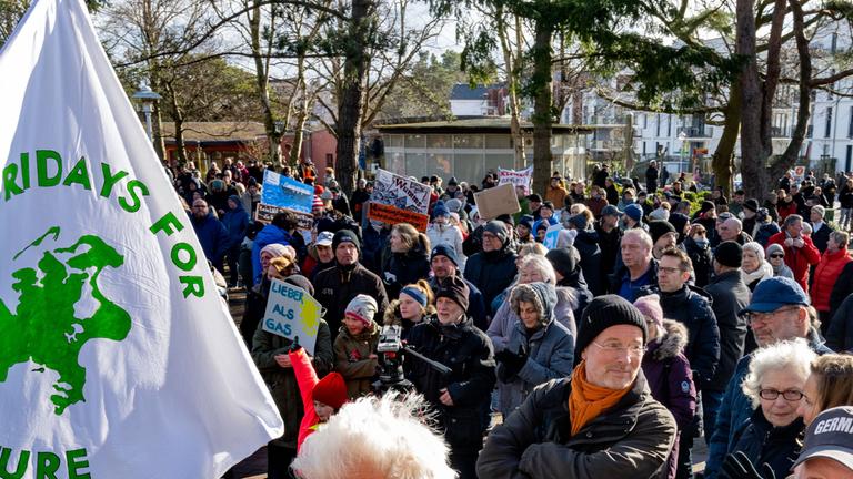 Mecklenburg-Vorpommern - Proteste Gegen LNG-Terminal Auf Rügen ...