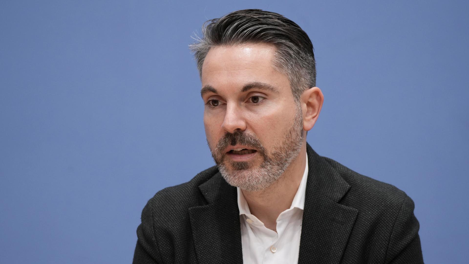 Fabio De Masi, Autor und ehemaliger Bundestagsabgeordneter der Partei "Die Linke" Fabio De Masi, Autor und ehemaliger Bundestagsabgeordneter der Partei "Die Linke"