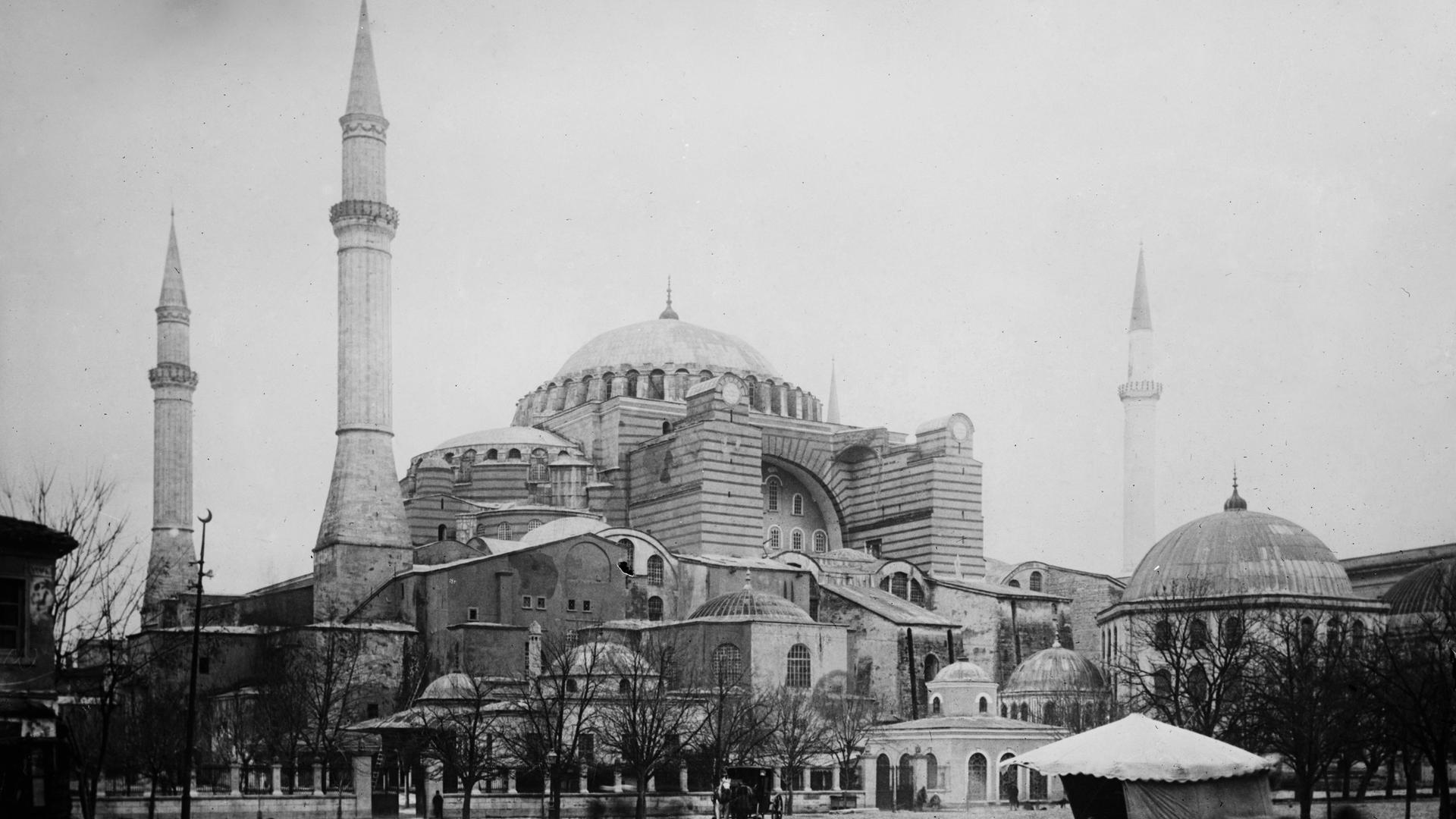 Die Hagia-Sopia war eine byzantinische Kirche, spaeter eine Moschee (ca. 1910-1915)
