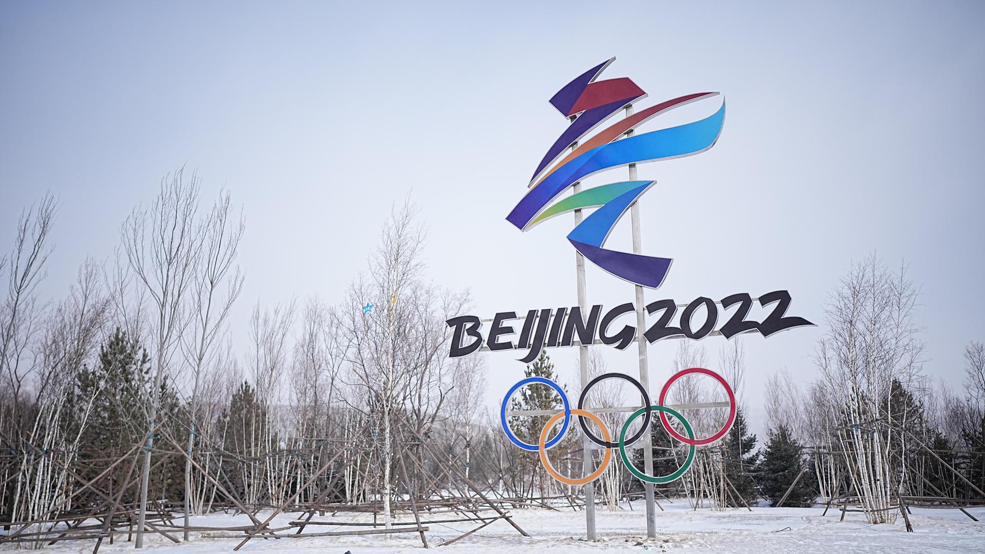 Das olympische Logo der Winterspiele 2022 und die olympischen Ringe. Die olympischen Winterspiele in Peking finden vom 04. – 20.02.2022 unter strengen Corona-Auflagen statt. Das olympische Logo der Winterspiele 2022 und die olympischen Ringe. Die olympischen Winterspiele in Peking finden vom 04. – 20.02.2022 unter strengen Corona-Auflagen statt.