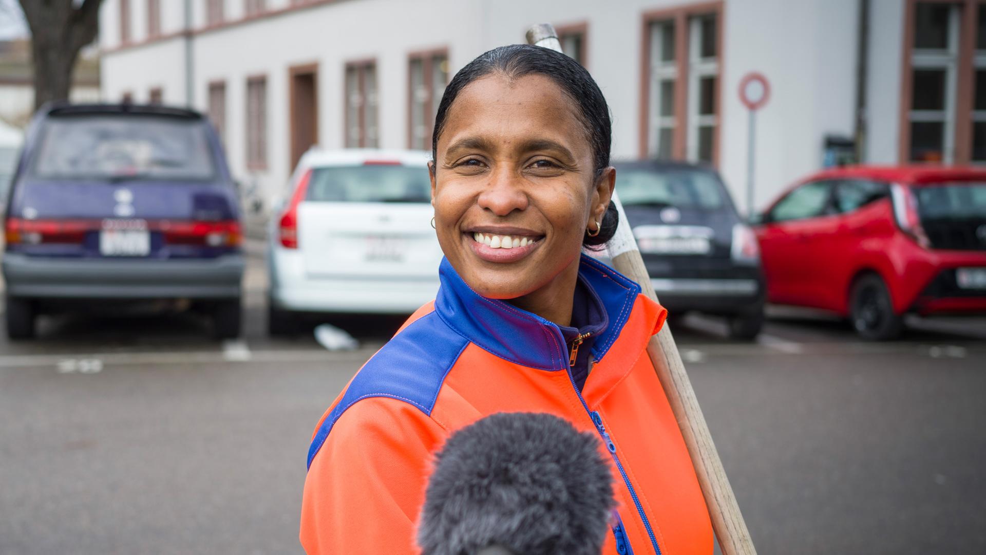 Yaimi Cuellar im Interview. Yaimi Cuellar im Interview.
