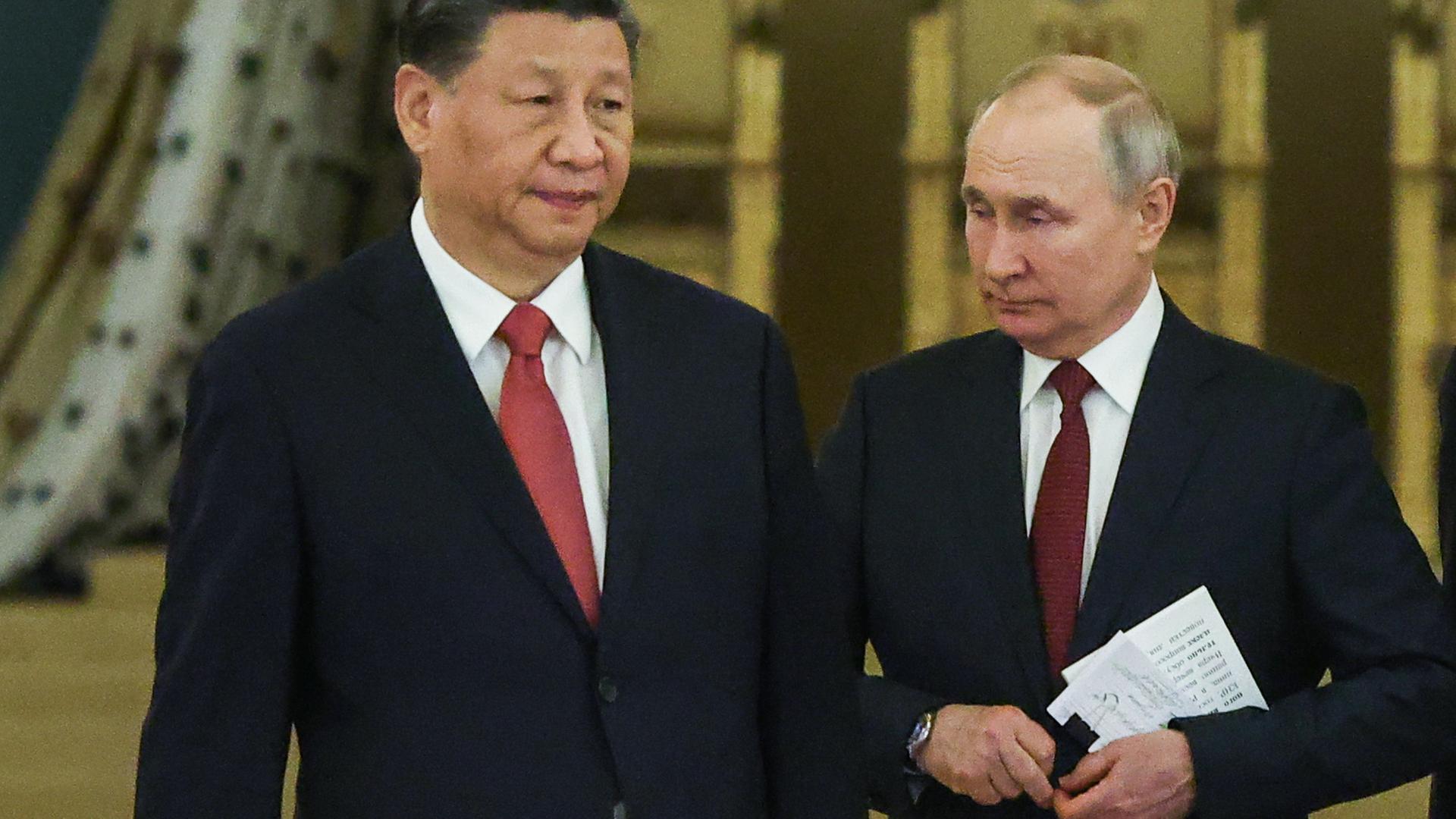 Chinas Präsident Xi Jinping (l) und der russische Präsident Wladimir Putin bei Gesprächen im Kreml. Chinas Präsident Xi Jinping (l) und der russische Präsident Wladimir Putin bei Gesprächen im Kreml.