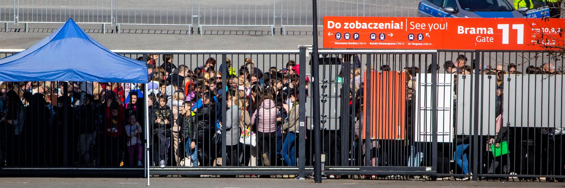 Ukrainische Flüchtlinge werden in Polen registriert - im Nationalstadion in Warschau hat der Staat ein PESEL-Registrierungszentrum errichtet Ukrainische Flüchtlinge werden in Polen registriert - im Nationalstadion in Warschau hat der Staat ein PESEL-Registrierungszentrum errichtet