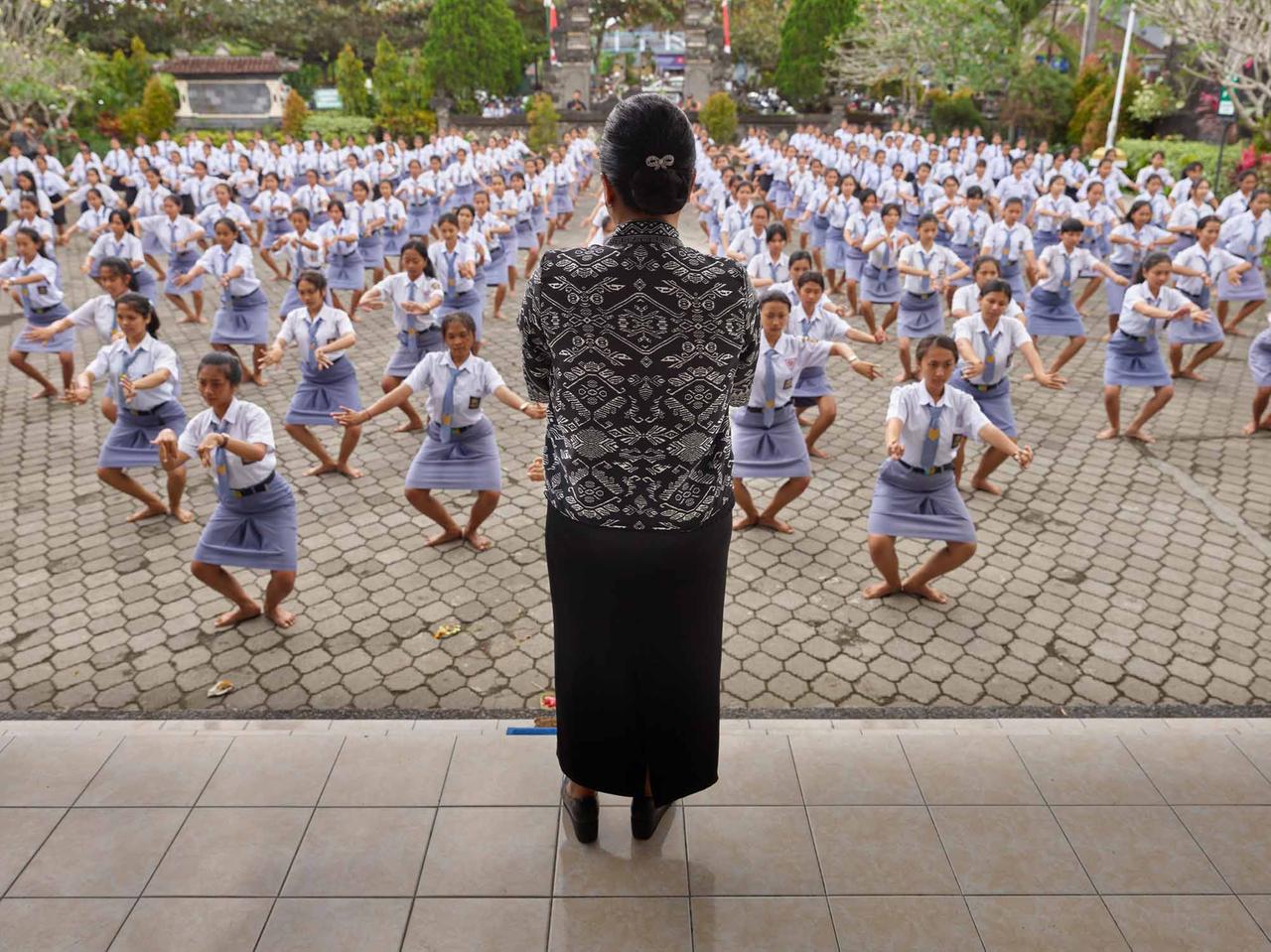Regentin von Bali bei Tanzvorführung. Regentin von Bali bei Tanzvorführung.