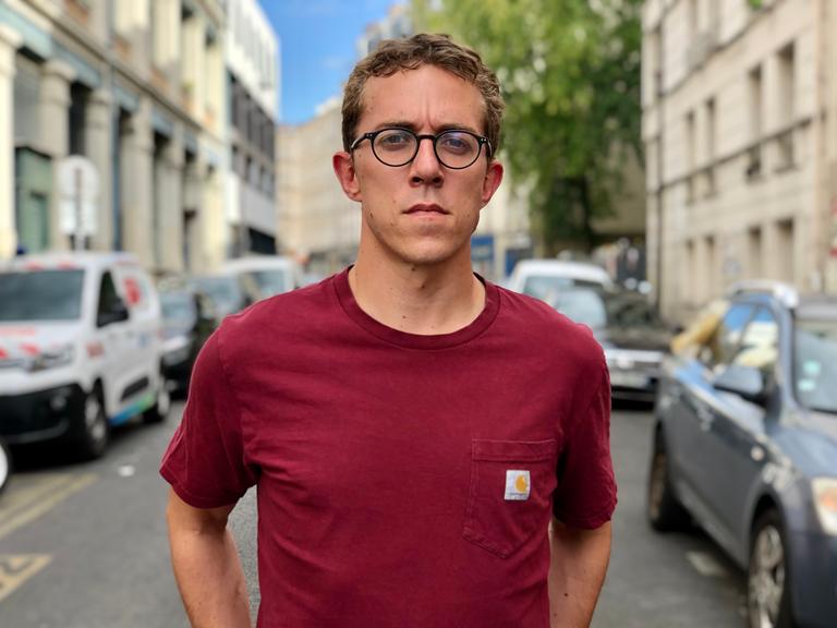 Porträt des französischen Investigativ-Journalisten Valentin Gendrot.