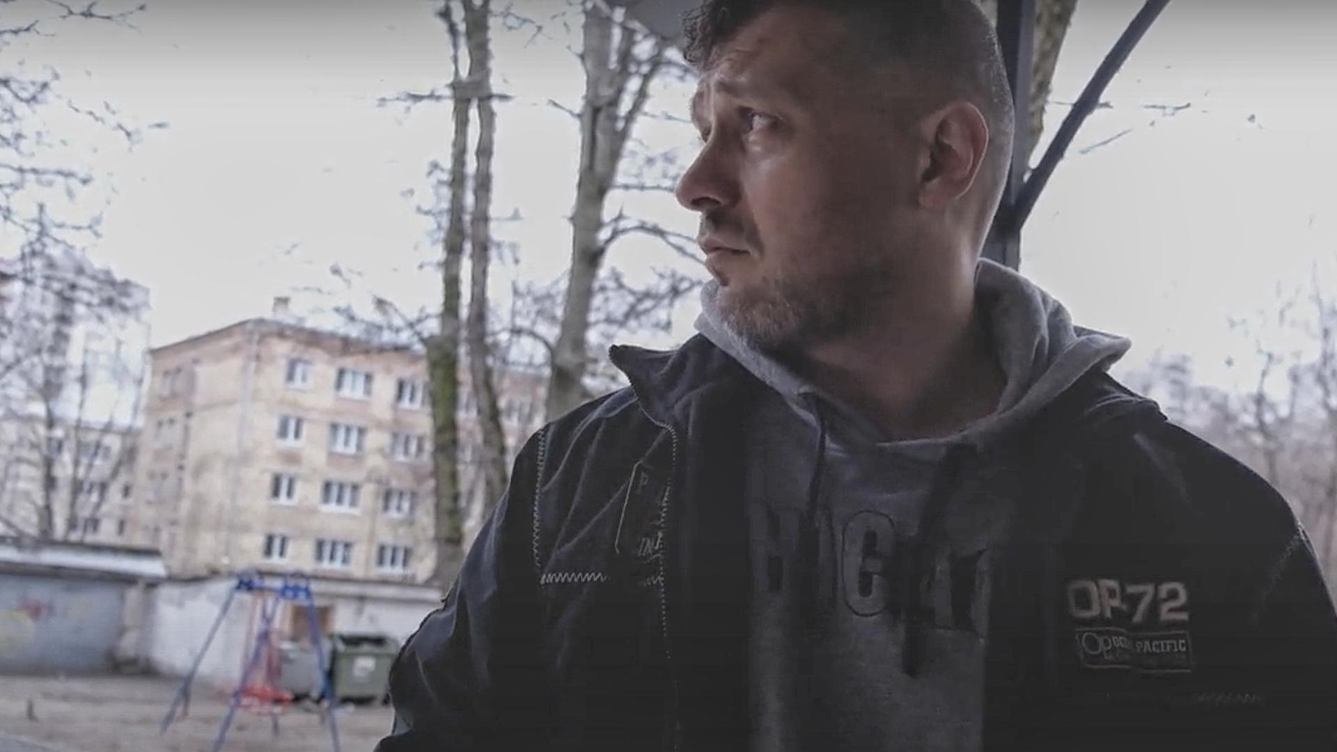 Screenshot eines Videos vom ProEnglish Theatre mit Alexandr Borovenskiy.