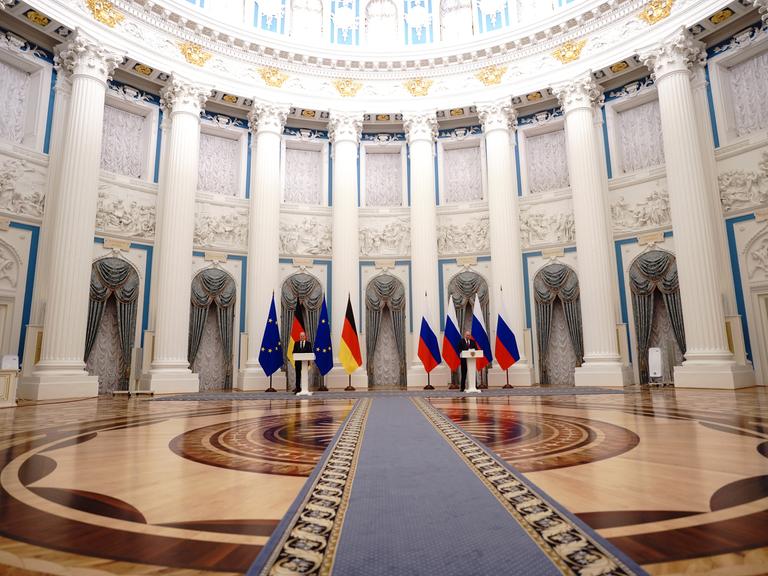Bundeskanzler Scholz bei einer gemeinsamen Pressekonferenz mit Russlands Präsident Putin in Moskau