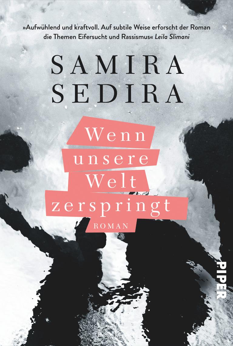 Das Cover des Krimis von Samira Sedira, "Wenn unsere Welt zerspringt". Auf dem Cover sind drei Menschen schemenhaft zu erkennen. Der Titel ist auf einzelnen rosafarbenen Flächen zu lesen. Das Buch ist auf der Krimibestenliste von Deutschlandfunk Kultur. (Bildrechte Buchcover: Piper)
Das Cover des Krimis von Samira Sedira, "Wenn unsere Welt zerspringt". Auf dem Cover sind drei Menschen schemenhaft zu erkennen. Der Titel ist auf einzelnen rosafarbenen Flächen zu lesen. Das Buch ist auf der Krimibestenliste von Deutschlandfunk Kultur. (Bildrechte Buchcover: Piper)