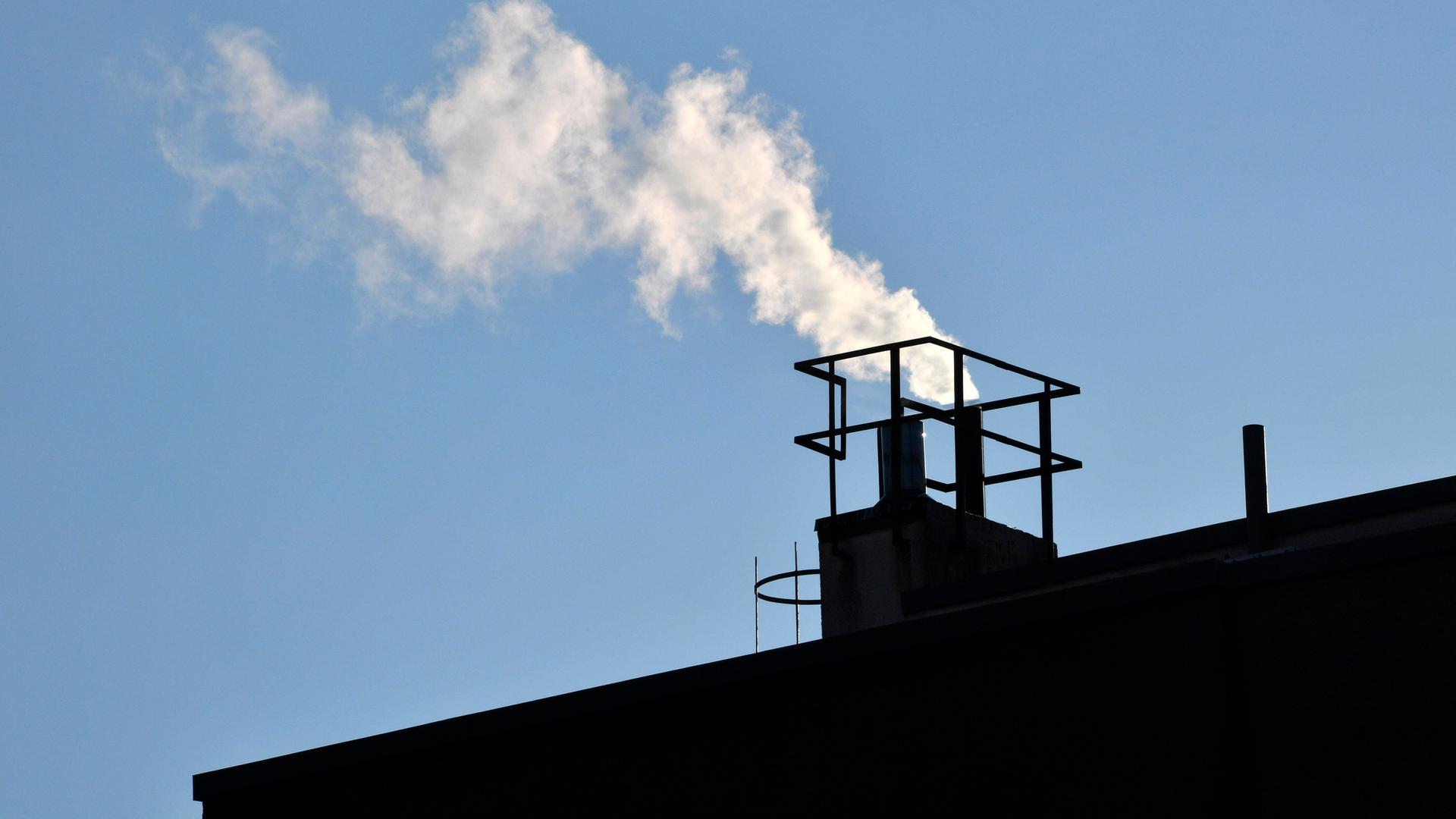 Schornstein auf einem Wohnhaus in der Ackerstrasse (Symbolbild) Schornstein auf einem Wohnhaus in der Ackerstrasse (Symbolbild)