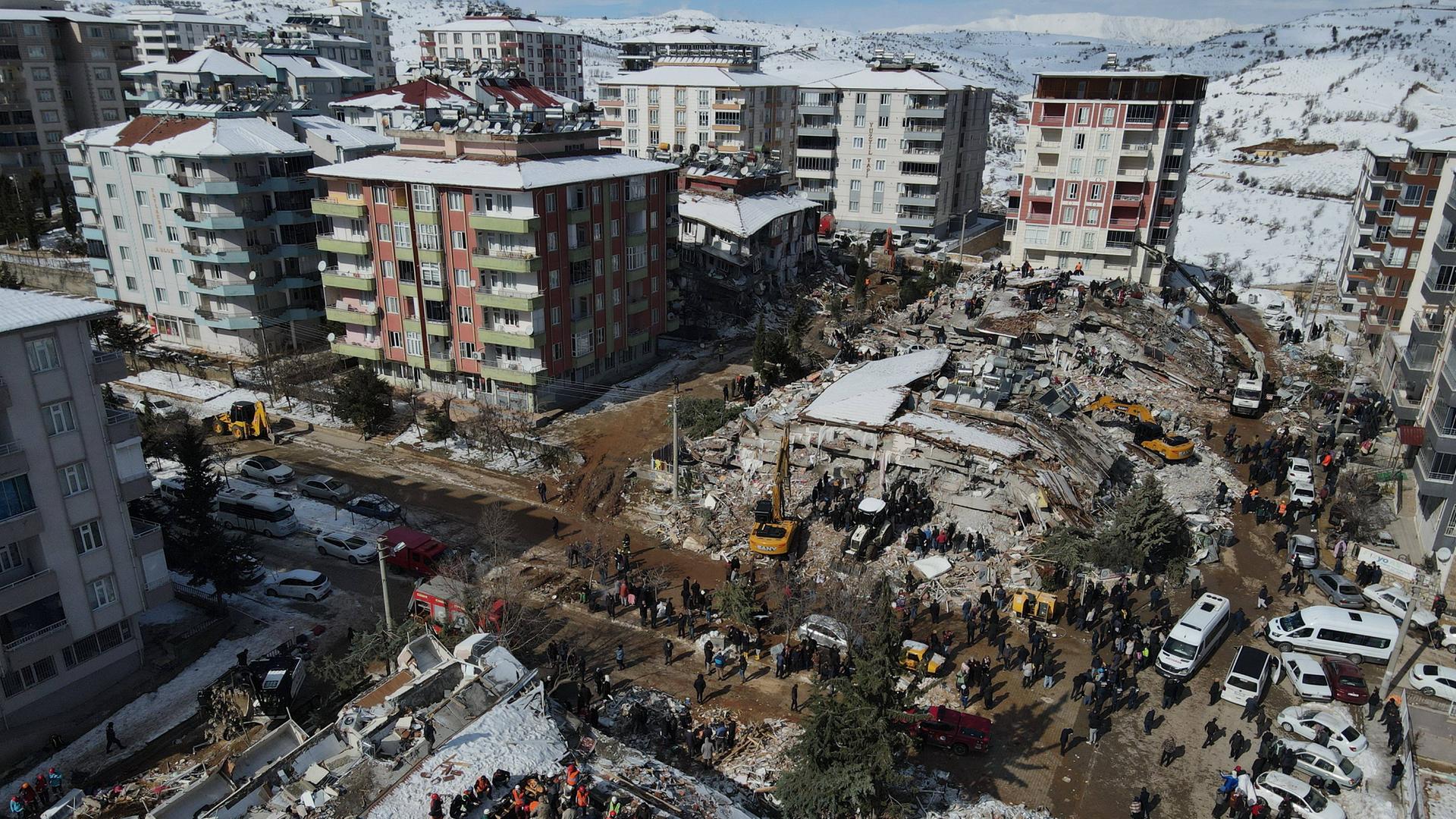 Luftansicht eines komplett zerstörten Häuserblocks